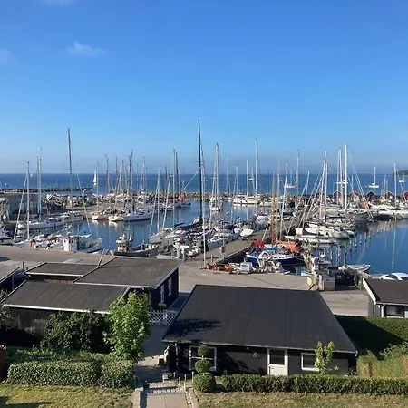 Semesterbostad Charming On The Harbour