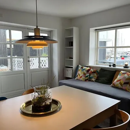 Charming On The Harbour Holiday home