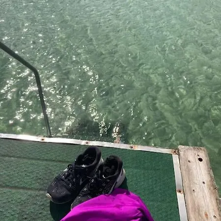 Charming On The Harbour Semesterbostad *